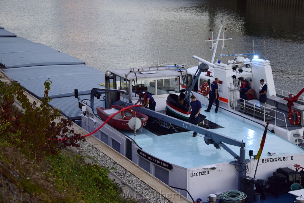 Havarie Wassereinbruch Motorraum beim Schiff Koeln Niehl Niehler Hafen P151.JPG - Miklos Laubert